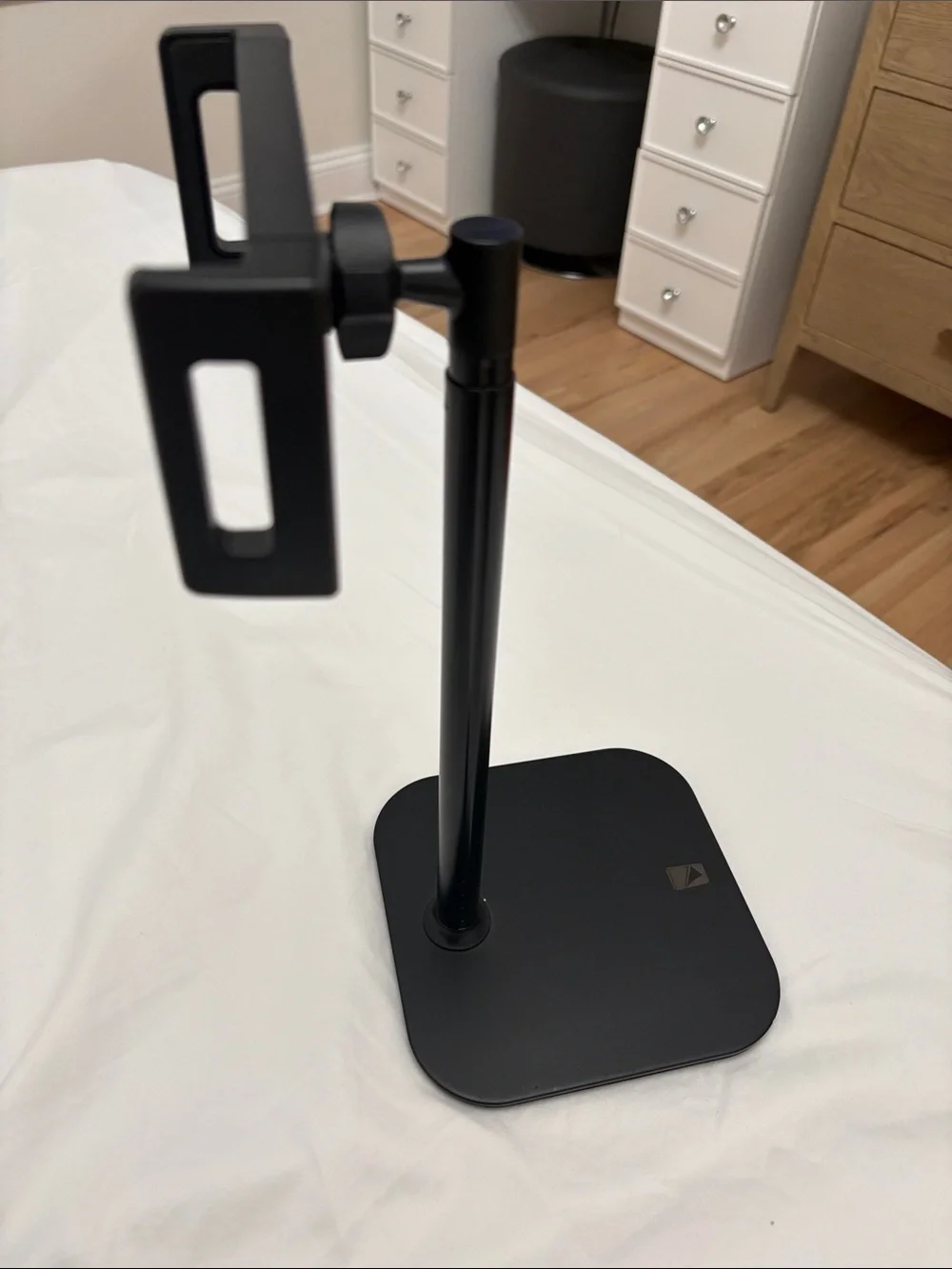 Adjustable Black Phone/Ipad Stand Holder - Universal Mount